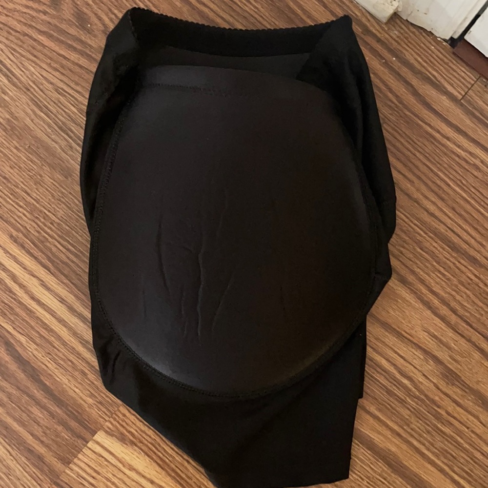 Body garment fits like a Extra large